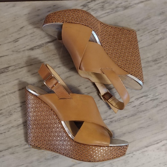BCBG Tan Wedges - Picture 1 of 3